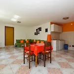 Apartment 3 Bedroom Awesome Apartment In Pula Pula