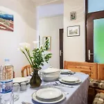 Apartment 3 Bedroom Awesome Apartment In Pula Pula