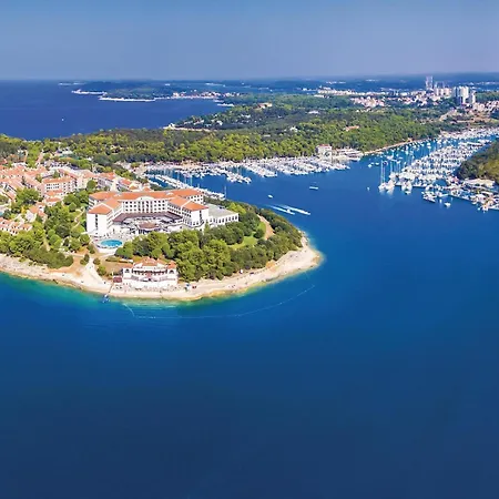 Gorgeous Apartment In Pula With House Sea View * Pula