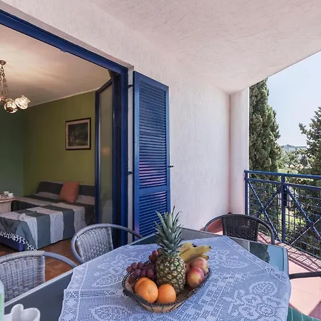 Gorgeous Apartment In Pula With House Sea View Pula