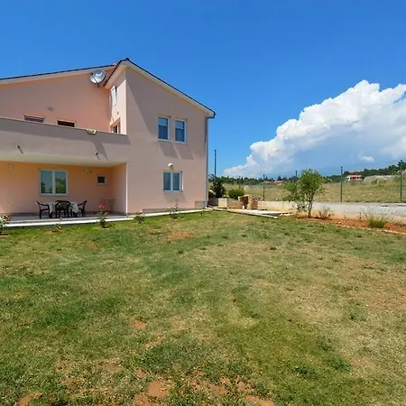 Gorgeous Apartment In Pula With House Sea View *