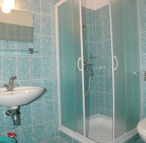 Apartment 3 Bedroom Awesome Apartment In Pula *