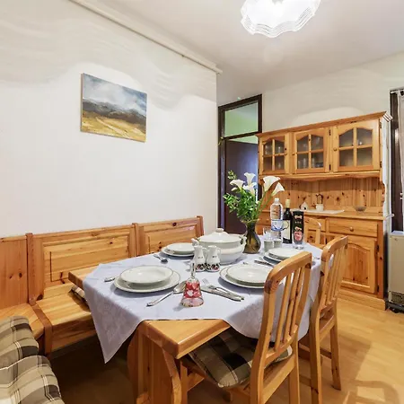 3 Bedroom Awesome In Appartement Pula
