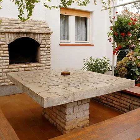 3 Bedroom Awesome In Appartement Pula